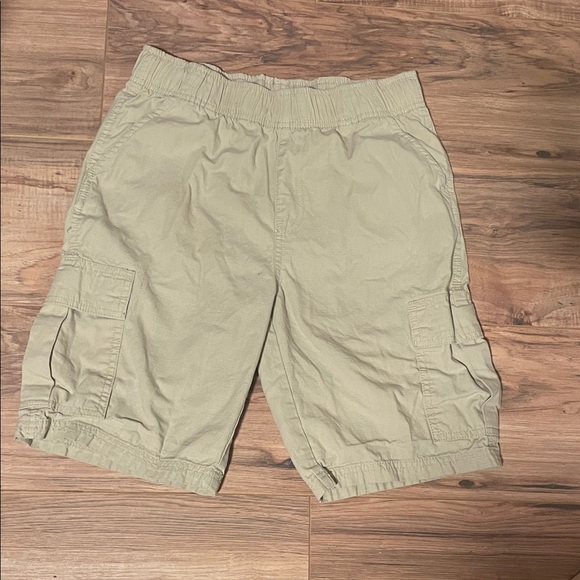 Place Boy’s Light Tan Cargo Shorts - Picture 1 of 3